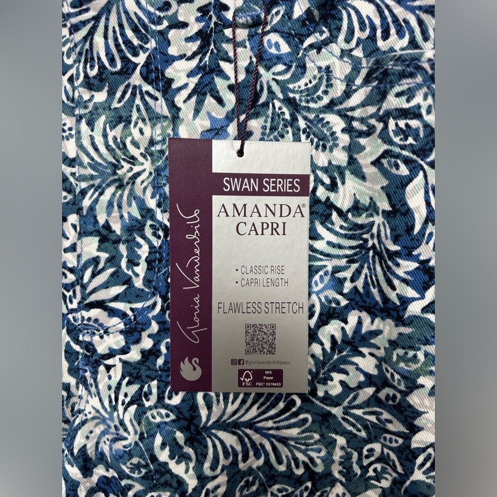 Gloria Vanderbilt Blue and White Floral Denim Capri Pants, Size: 10, NWT - Picture 4 of 5